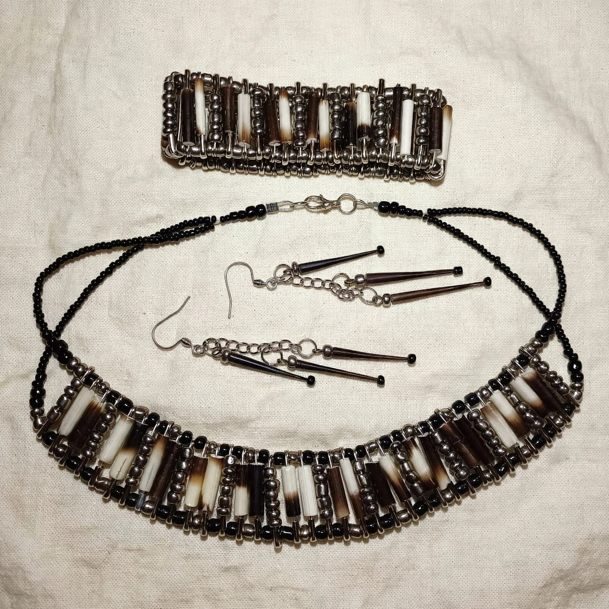 NECKLACE - Silver and black beads - Porcupine quill