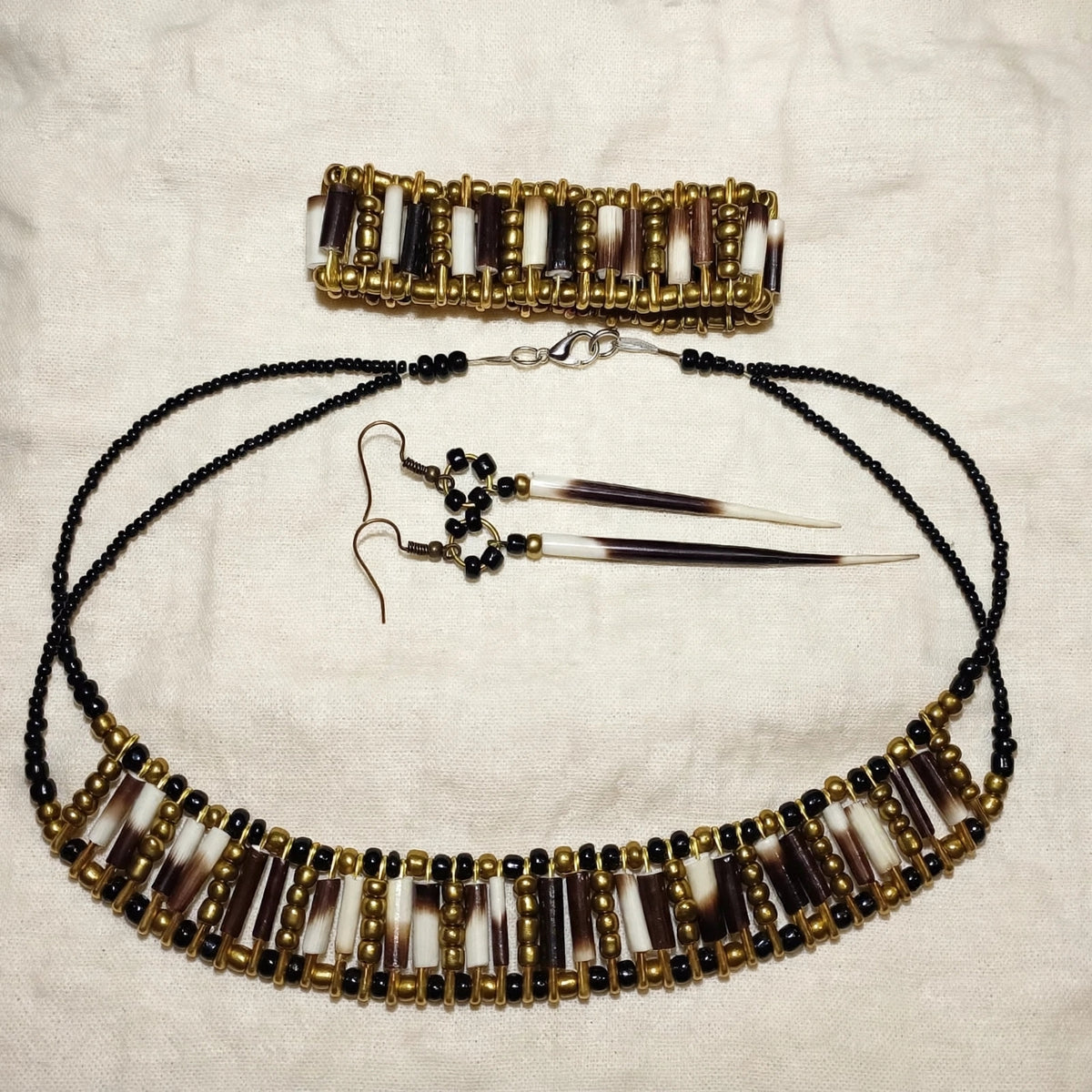 NECKLACE - Old gold and black beads - Porcupine quill