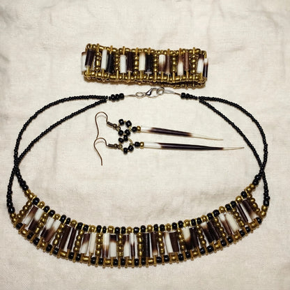 NECKLACE - Old gold and black beads - Porcupine quill