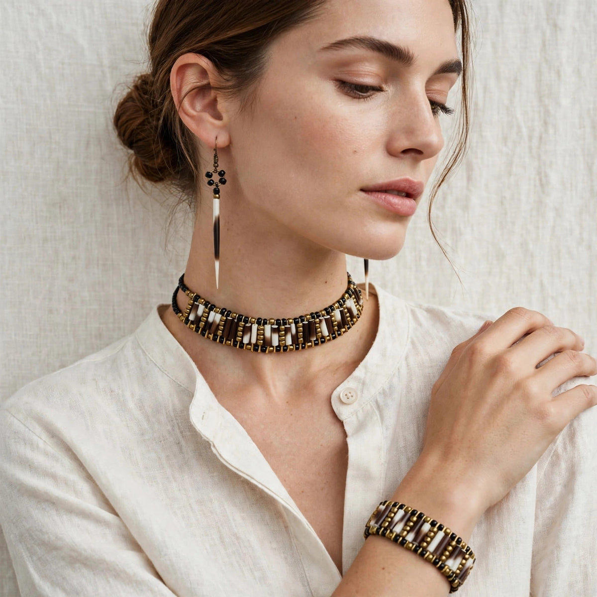 NECKLACE - Old gold and black beads - Porcupine quill